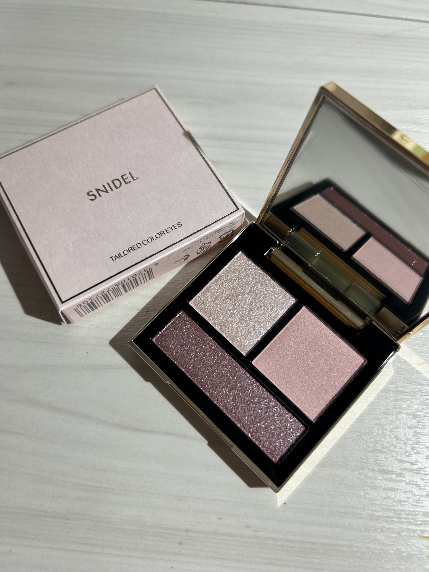 限定色レビュー】テイラード カラー アイズ|SNIDEL BEAUTYの 限定色レビュー】テイラード カラー アイズ|SNIDEL BEAUTYの