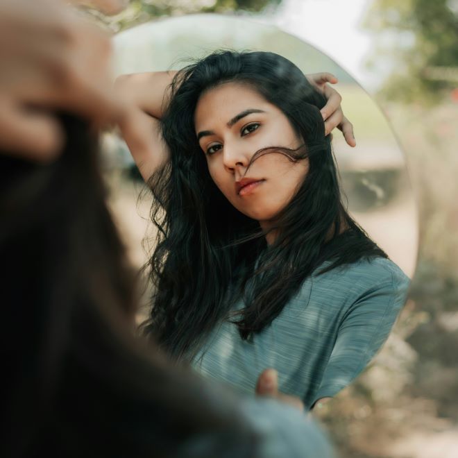 洗い流さないトリートメントの使い方を徹底紹介!ドライヤーの前後や朝と夜のいつ使うのか順番も詳しくお届けの画像