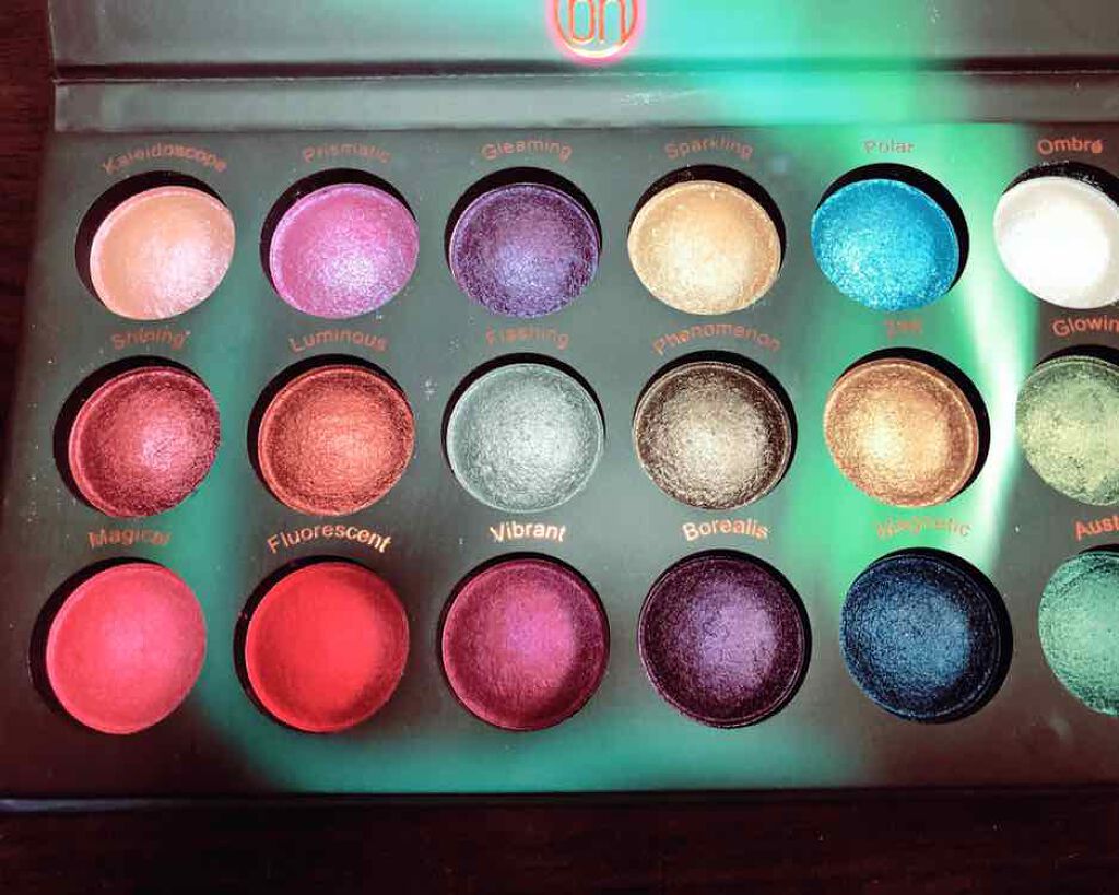 AURORA LIGHT EYESHADOW/bh cosmetics/アイシャドウパレットを使ったクチコミ（1枚目）