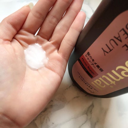 THE BEAUTY 髪のキメ美容プレミアムトリートメント<モイストリペアプレミアム>/エッセンシャル/洗い流すヘアトリートメントを使ったクチコミ(2枚目)