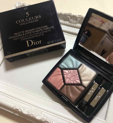 Diorのアイシャドウ サンク クルール257 シュガーシェード です💕

甘いスイーツを連想させるお色💓
これはもう 見た瞬間 絶対に買おうと決めたアイシャドウ😍
発色も良くて しっとり柔らかな粉質✨