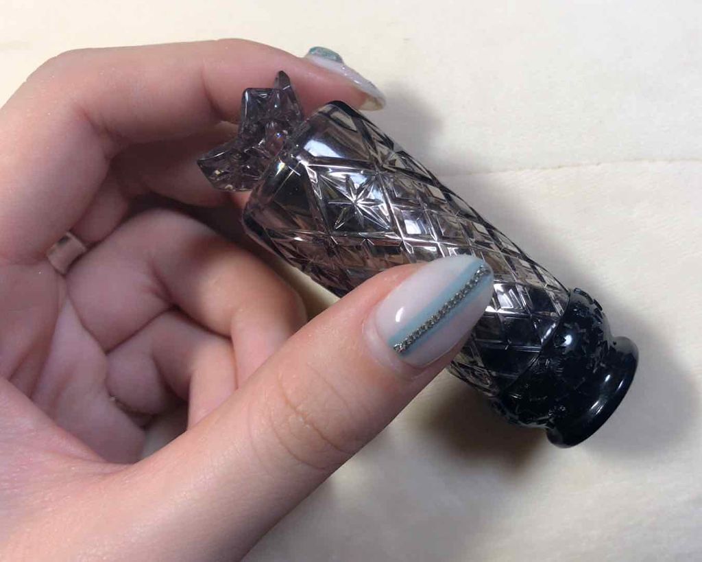 リップ スティック V/ANNA SUI/口紅を使ったクチコミ(3枚目)