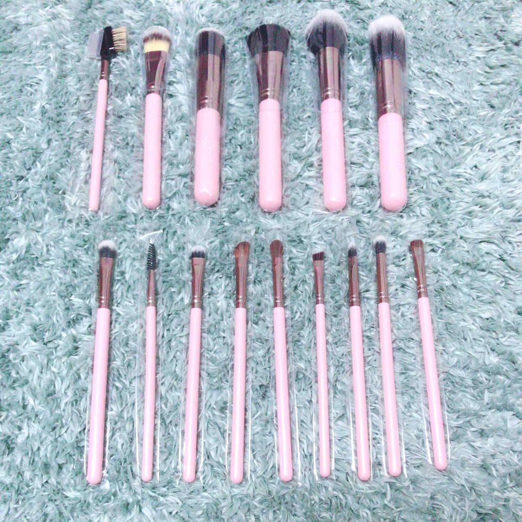 ピンク色 メイクブラシ15本セット/SIXPLUS/メイクブラシを使ったクチコミ(4枚目)