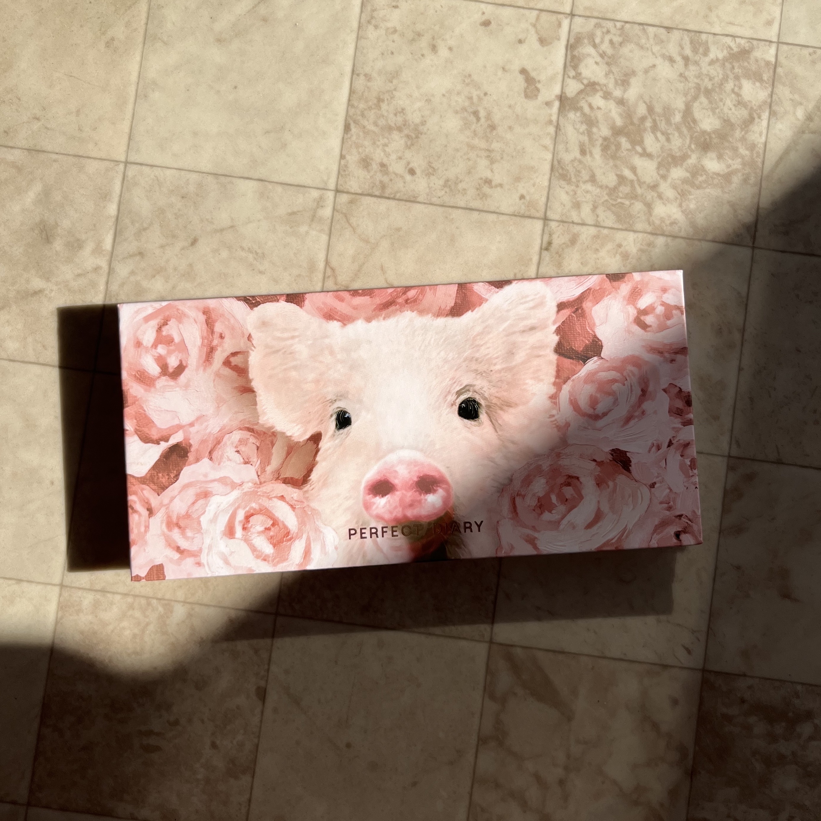 可愛すぎる豚ちゃんアイシャドウパレット🐖❤︎❤︎



🪄パーフェクトダイアリー
　エクスプローラ12色 動物アイシャドウパレット
♡ローズピンク



日常使いしやすい12色アイシャドウパレット🎨
豚さんの足跡が可愛すぎる、、、

