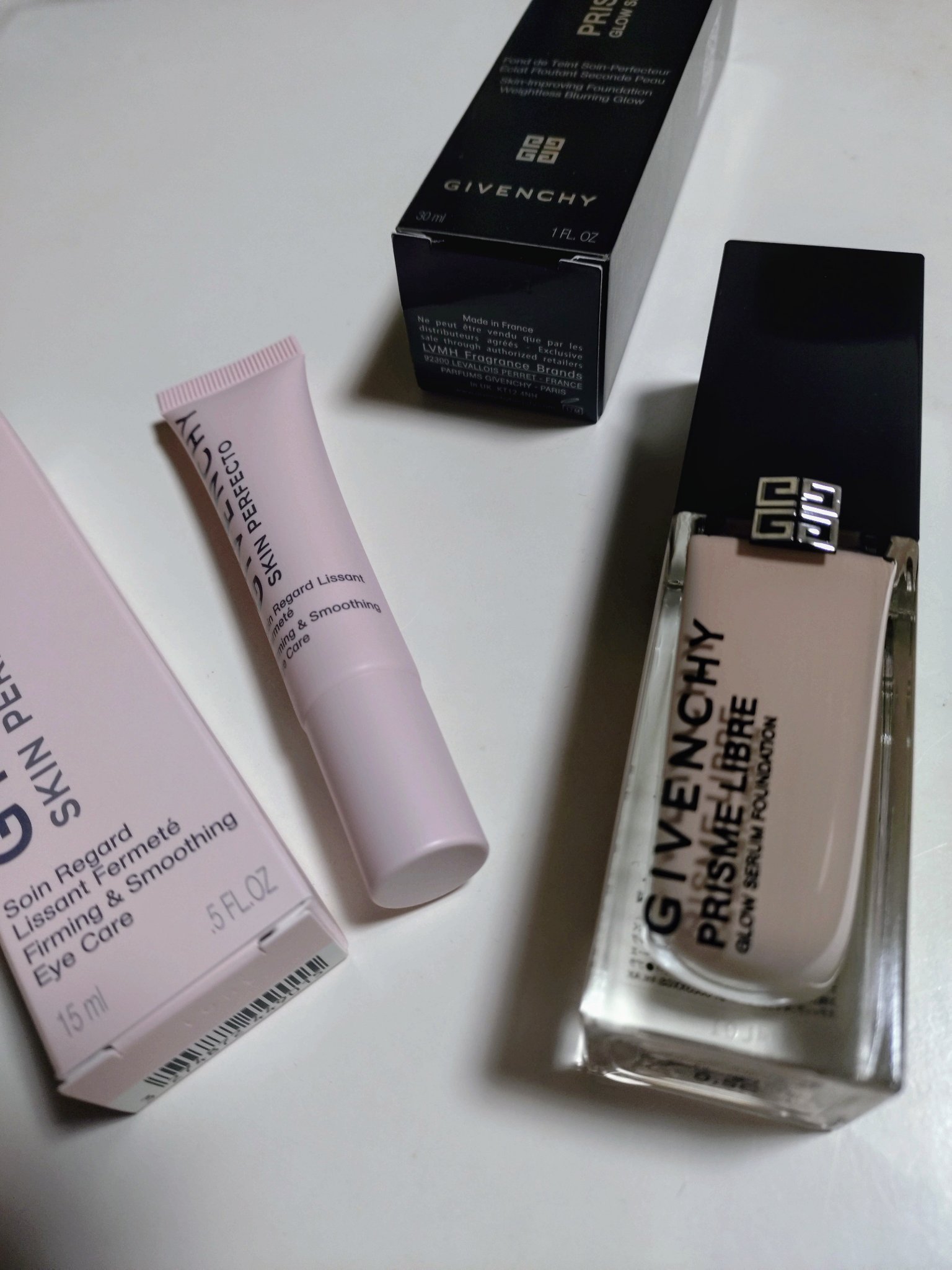 プリズム･リーブル･グロウ･セラム･ ファンデーション 0.5C/GIVENCHY/リキッドファンデーションを使ったクチコミ（1枚目）