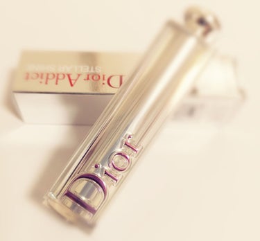 ꙳★*ﾟDior‎✩°｡⋆
アディクトステラーシャイン 571ｽﾀｰﾗｲﾄ


こちらのリップはナチュラルな仕上がりです♪
パールが入ってるからキラキラ輝きます✰︎
可愛らしい印象です❣

 色はピンク