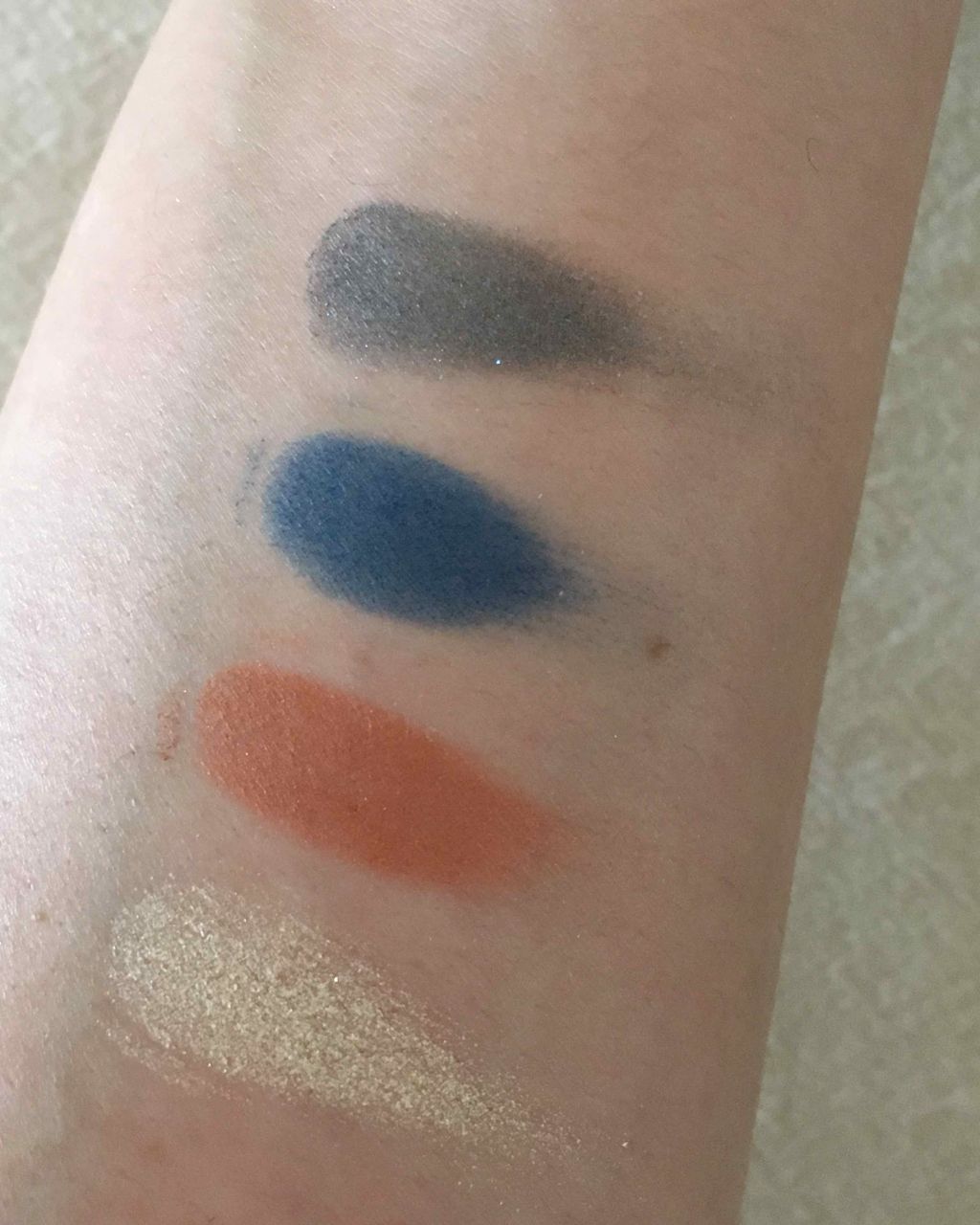 RMK ムーンブルーム カラーリングアイズのクチコミ「RMK
ムーンブルーム カラーリングアイズ
01 トゥエルブオクロック💡

グラデーションにと.....」（3枚目）