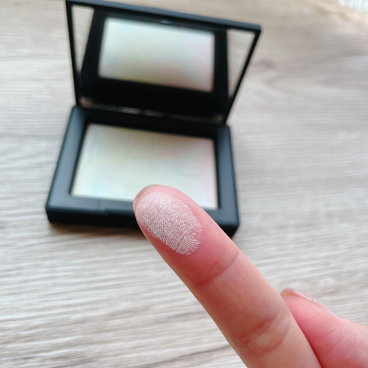 ライトリフレクティング プリズマティックパウダー/NARS/プレストパウダーを使ったクチコミ(2枚目)
