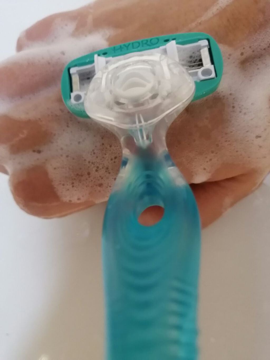 ハイドロシルク 敏感肌用 ホルダー (刃付き+替刃1コ)/ハイドロシルク/シェーバーを使ったクチコミ(3枚目)