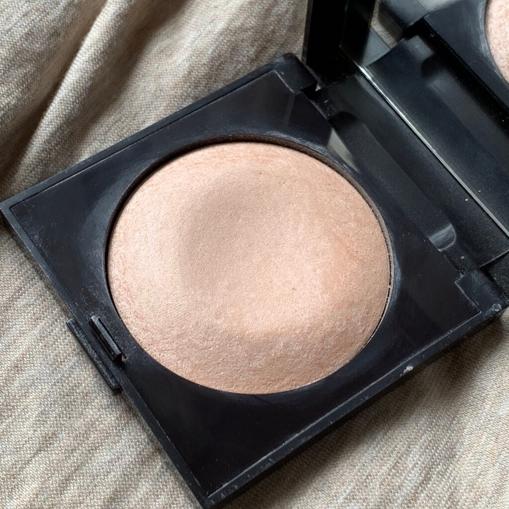 マットラディアンス ベイクドパウダー ハイライト01/ローラ メルシエ/パウダーハイライトを使ったクチコミ(4枚目)