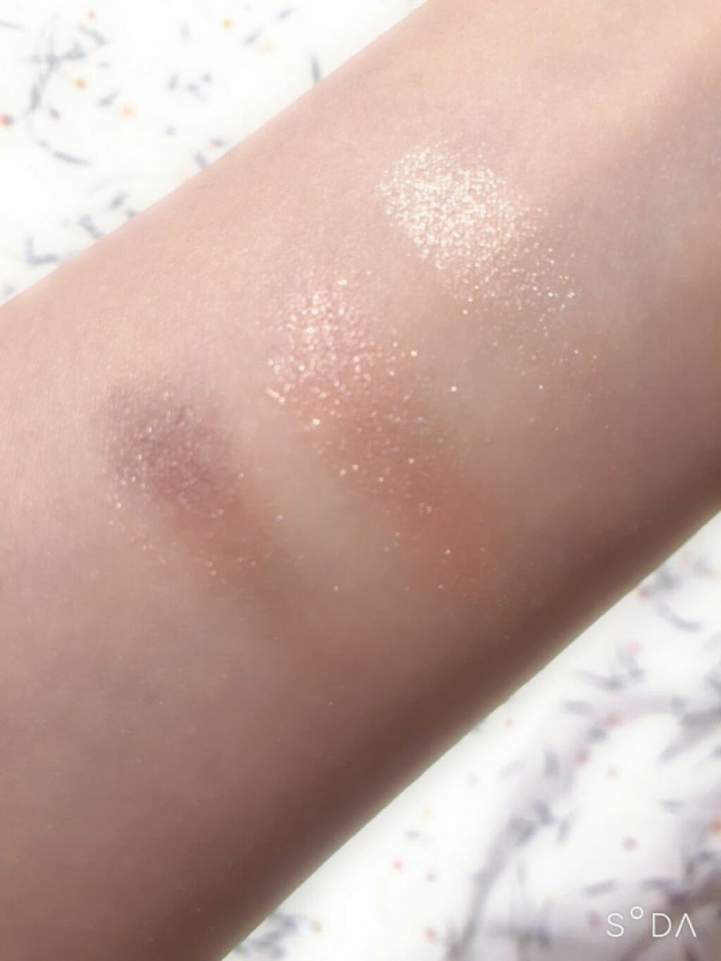 トーンアップアイシャドウ/CEZANNE/アイシャドウパレットを使ったクチコミ(2枚目)