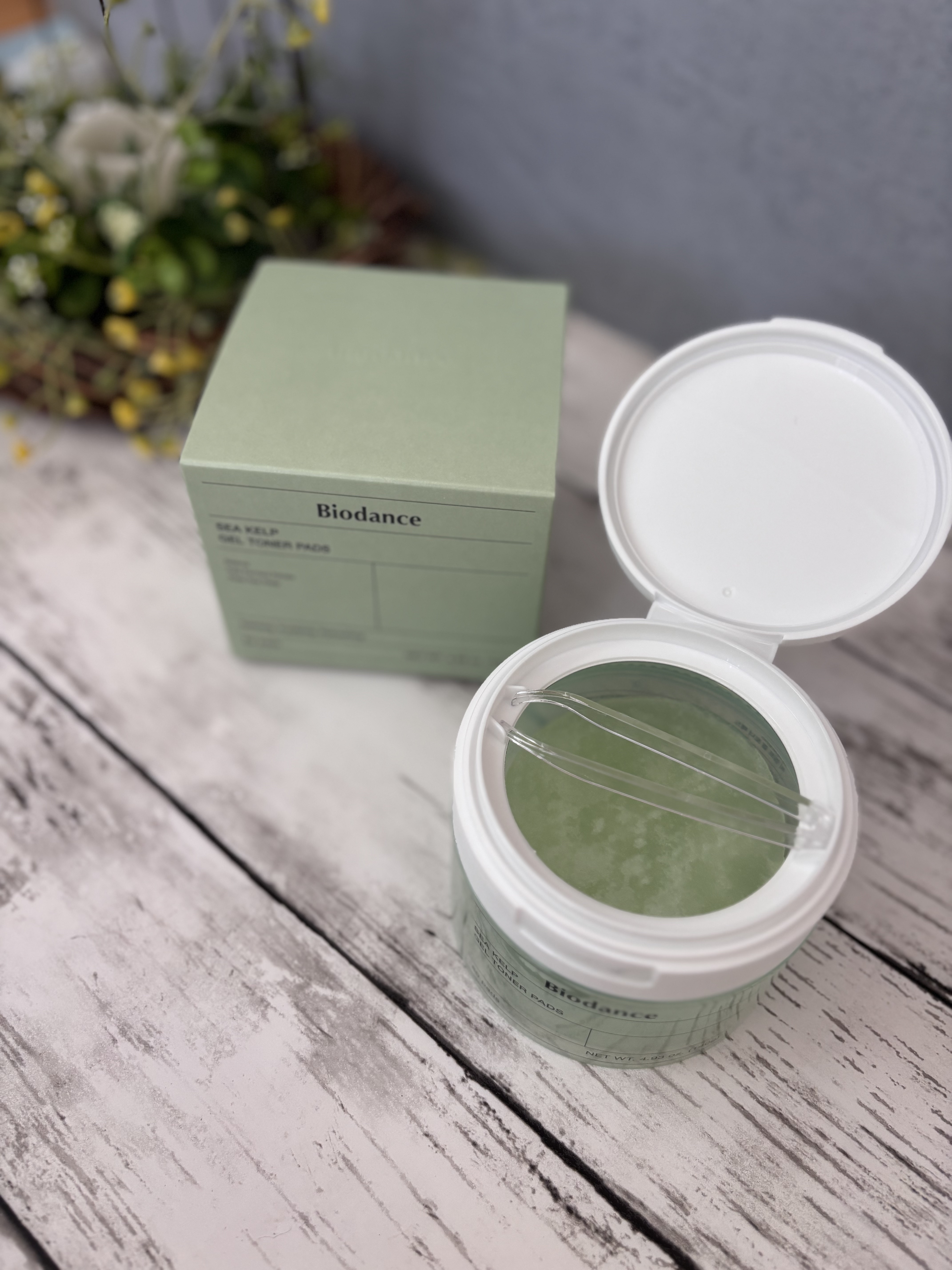 .
.
昆布水100,000ppm配合
.
パッドのグリーン色は人工の
ものではなく海藻成分によるもの
なんだってー
.
.
エッセンスたっぷりで
ぷるんぷるんになった気がするよ
.
.
パッドも柔らかく敏感肌の私にも
合っている感じがしま