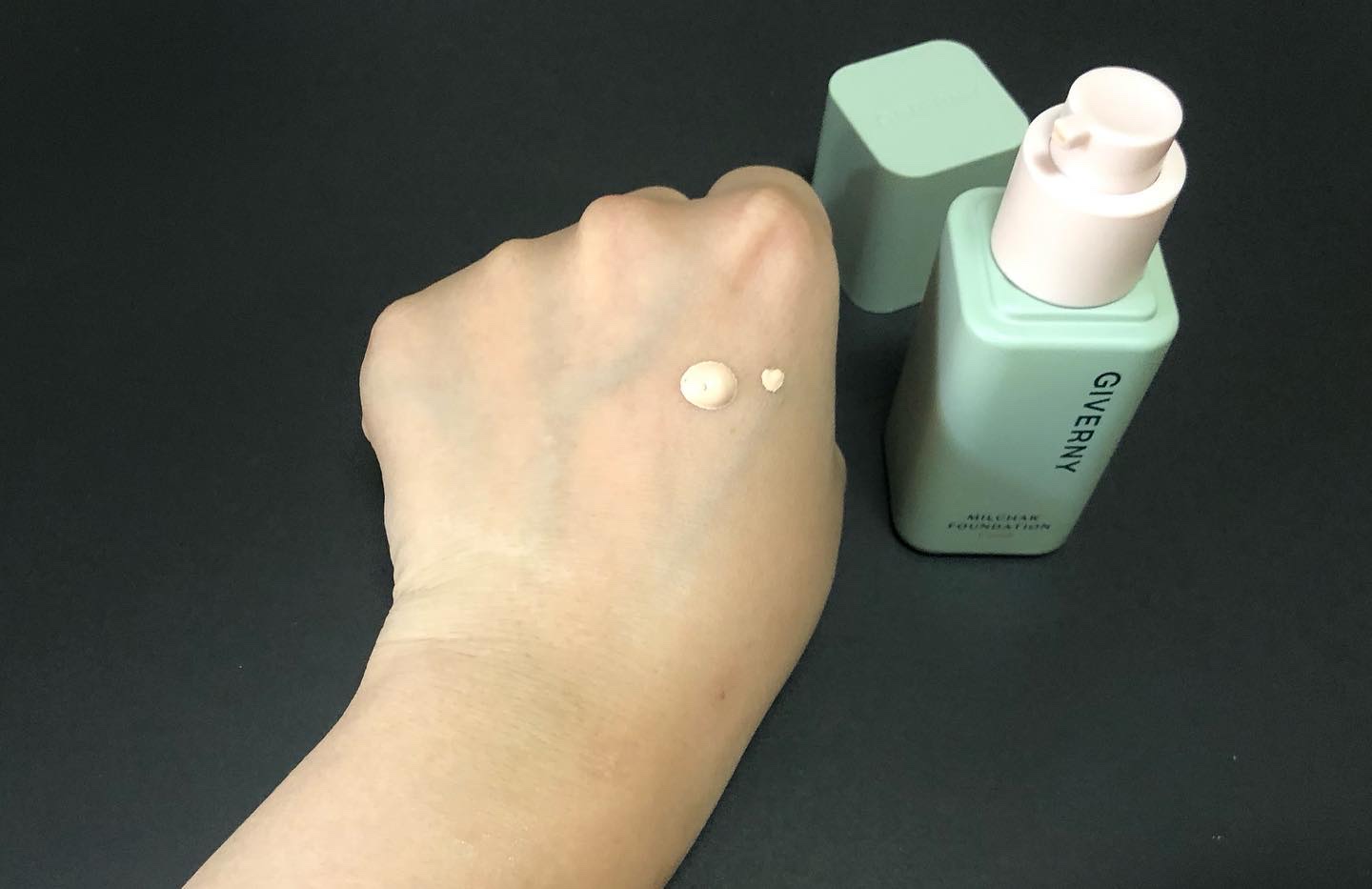 ジヴェルニー 密着カバーファンデーション 22C ロージーベージュ/GIVERNY/リキッドファンデーションを使ったクチコミ（2枚目）