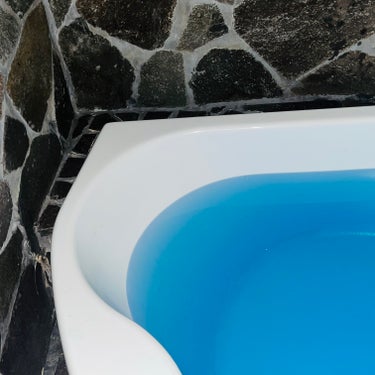 ラッシュ
インターギャラクティック

前回は綺麗に撮れなかったので
リベンジで成功！
フラッシュを焚くと綺麗にキラキラが
映りました👏
浴槽が浅めの方が綺麗に見えます！🌈
深めの浴槽だとより青色が深まっ