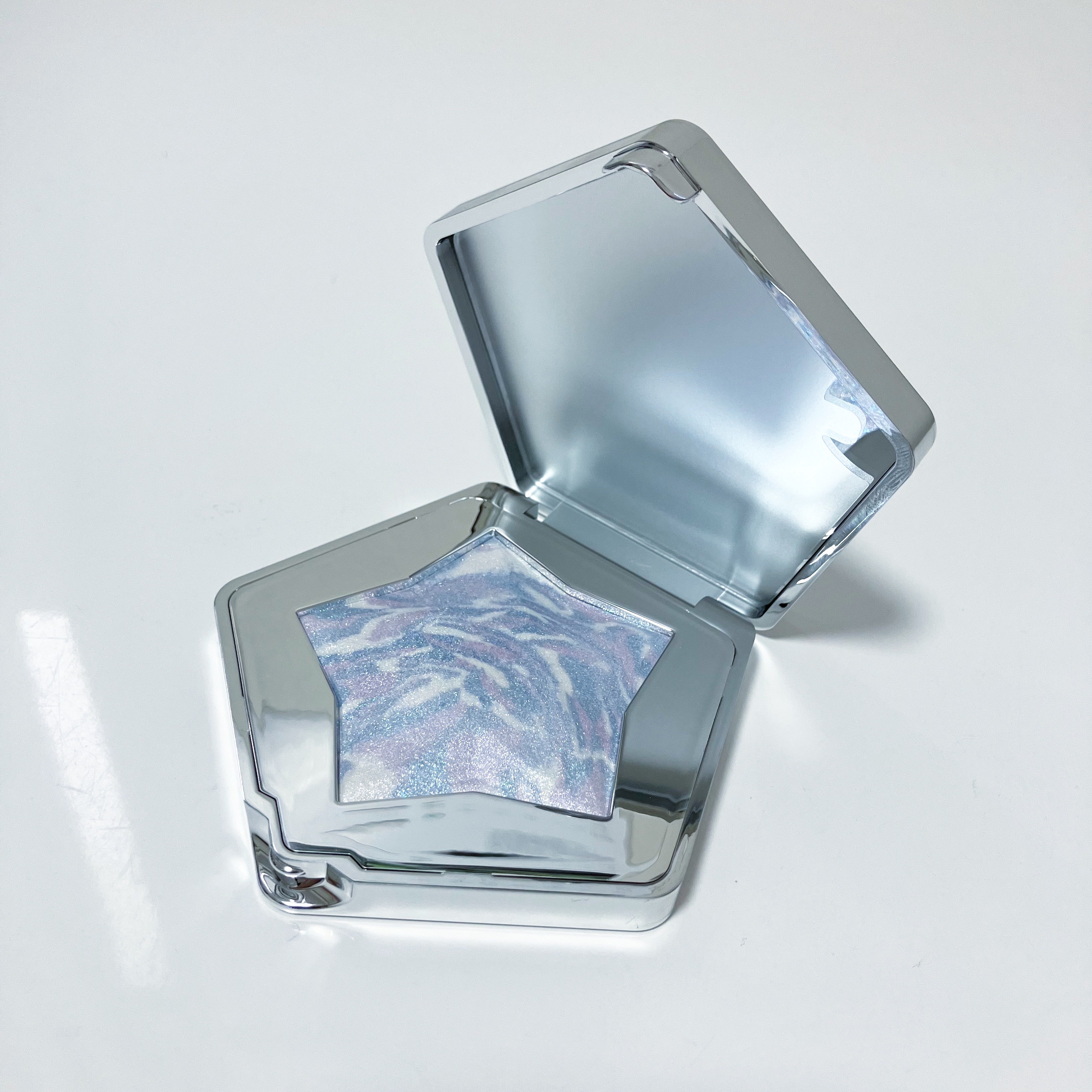 スターダストダイヤモンドハイライトパウダー/PERFECT DIARY/パウダーハイライトを使ったクチコミ（2枚目）