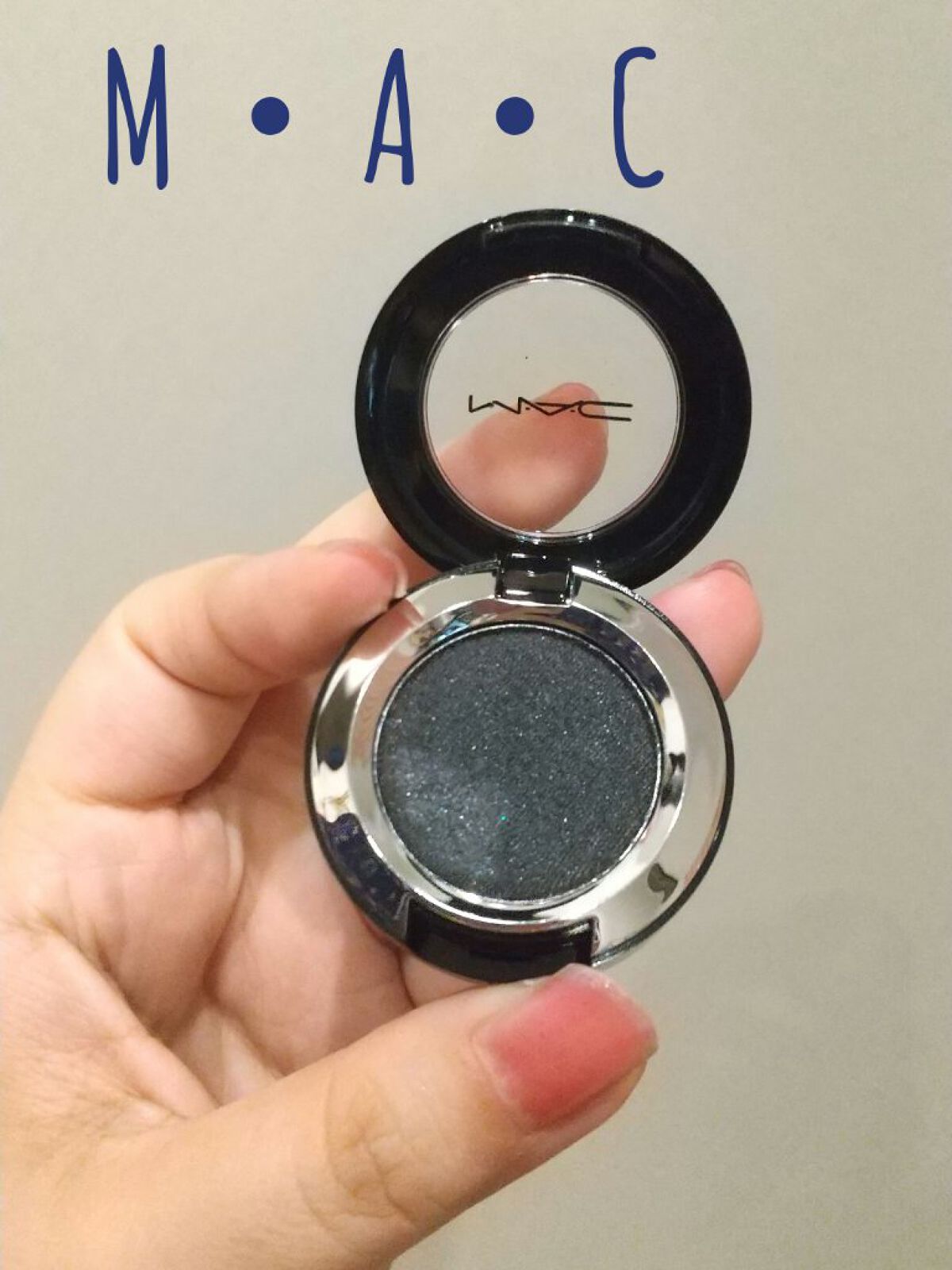 ダズルシャドウ エクストリーム イルミノーティー/M・A・C/単色アイシャドウを使ったクチコミ（1枚目）