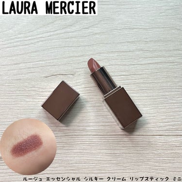 
⭐️ 05 BRUN NATUREL


ローラメルシエで人気色のリップからミニサイズが出たとの事で購入しました✨


色味は赤みのあるブラウンで見た目は少し濃いかなとも思うのですが実際に唇に塗ると割