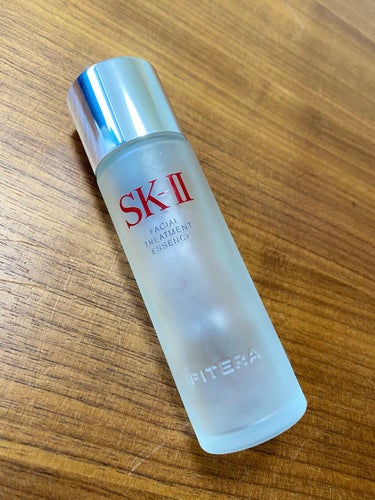 SK-II
フェイシャル トリートメント エッセンス

サンプルを使っていい感じだったので、75mlのボトルを購入して使い切ってみました！

水のようなパシャパシャなテクスチャーで、浸透がめちゃくちゃ良