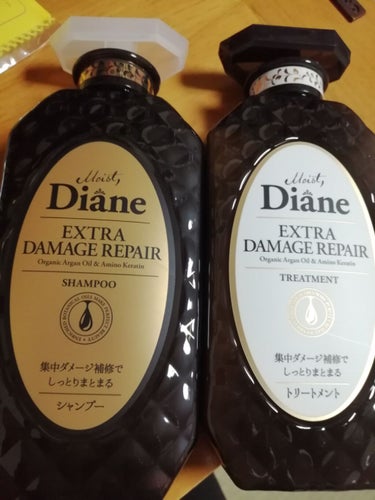 今回はDianeのシャンプーとトリートメントを買ってみました！
このシャンプーとトリートメントは2個セットで袋にまとまってセット売りにされてました。👏


この容器のお洒落な感じに惹かれたのもありますが