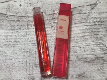 ○ETUDE
    ＊Fruity Lip Oil


唇の荒れが気になると伝えたところ
店員さんにこちらを勧められました。
サイトで見て気になっていたのと、
お試し価格で¥1000だったので購入を決