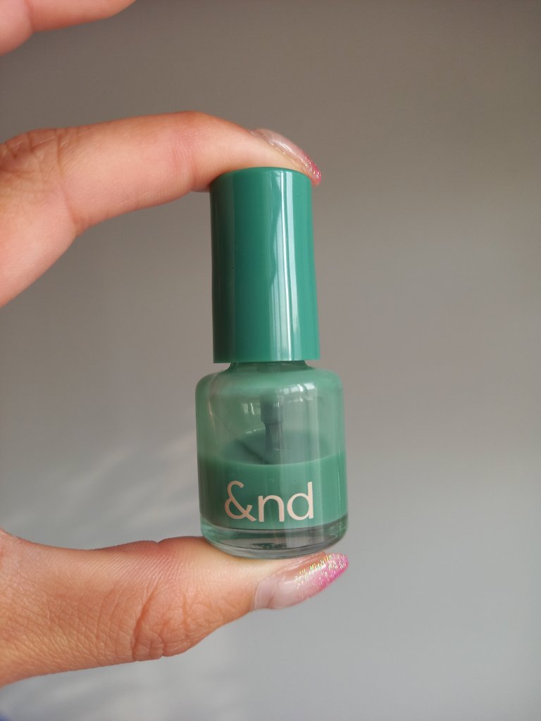 &nd by rom&nd
グラッシードロップネイル
GN01アボカド

※少し辛口です！

今回は使いきり投稿です！

まず、色ミスしました☆
そもそもこの色を買ったきっかけが、
いつも使わない色が欲しくなって！
ミニで安かったし冒険した