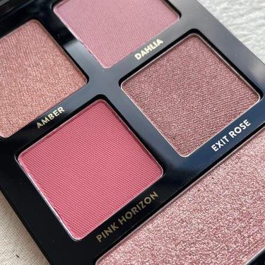 BOBBI BROWN パノラミック ピンク アイシャドウ パレットのクチコミ「BOBBI BROWN
パノラミック ピンク アイシャドウ パレット✨
 
オンライン限定発売.....」（3枚目）