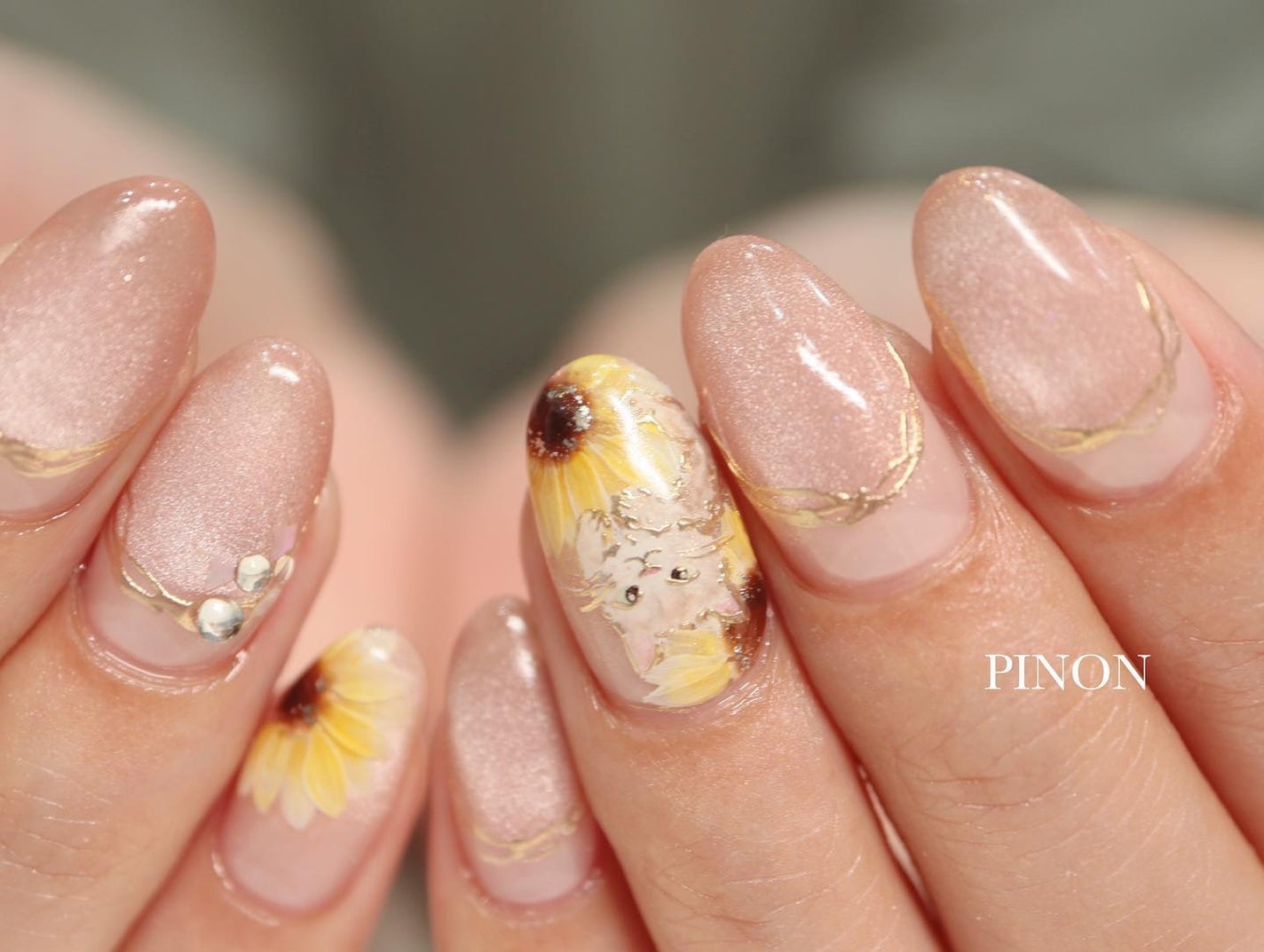 shino on LIPS 「ペットの猫さま+ひまわり優しい色味のひまわり🌻をご希望だったの..」(1枚目)