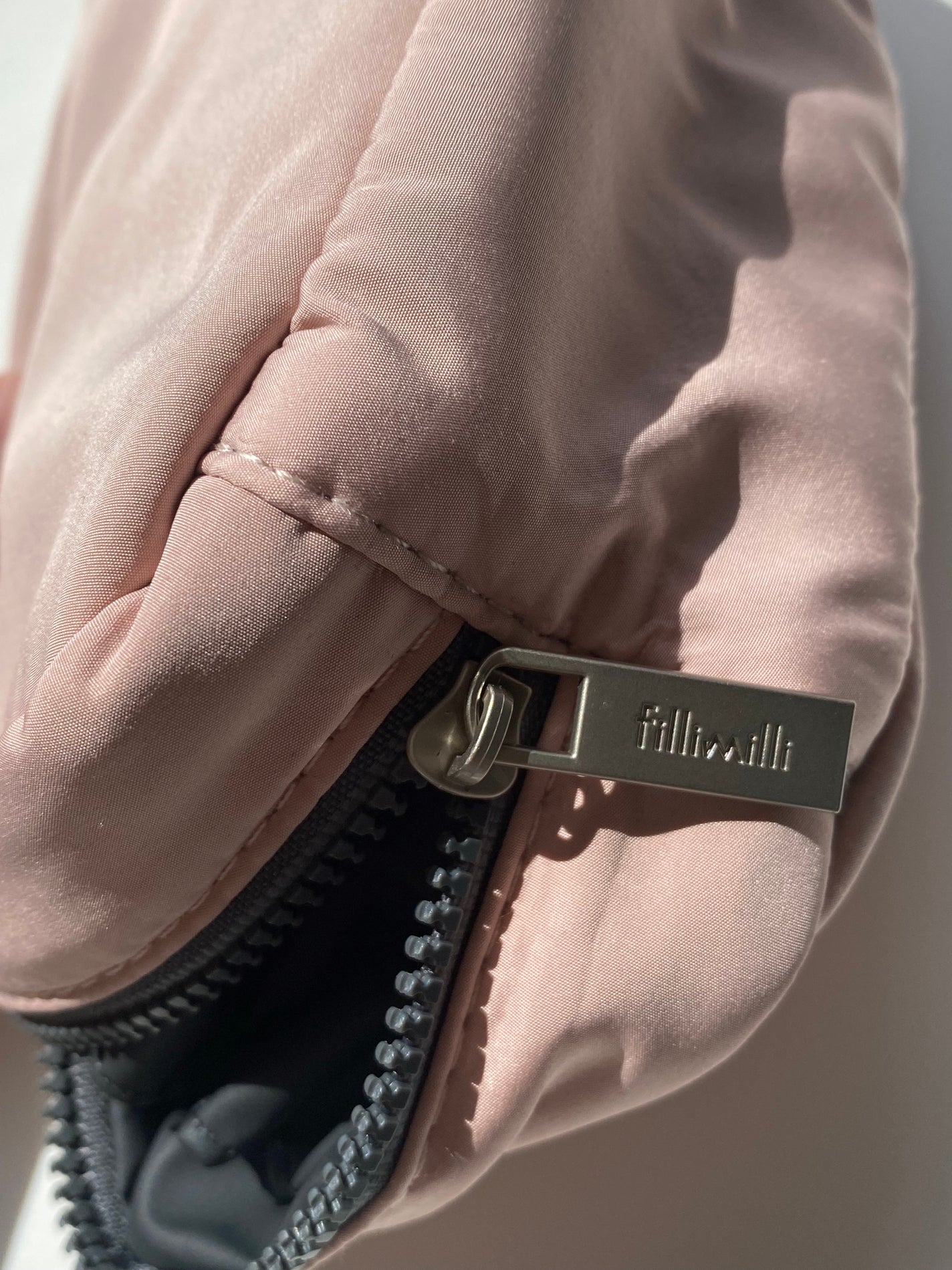 KANNIE on LIPS 「fillimilliデイリーポーチ名前の通り、筆箱ぐらいのサイ..」(5枚目)