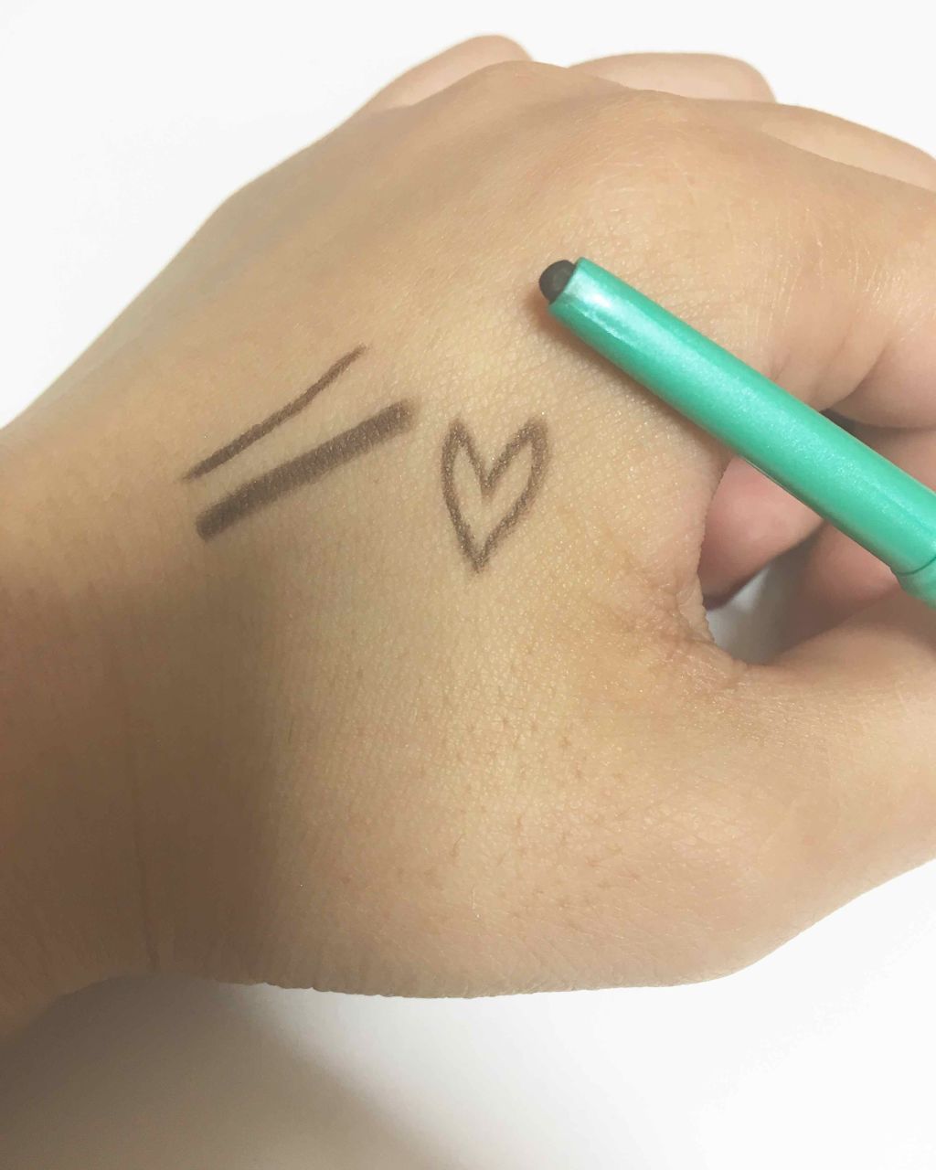 「密着アイライナー」クリームペンシル/デジャヴュ/ペンシルアイライナーを使ったクチコミ(2枚目)