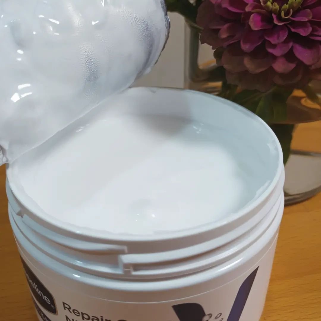 ヴァセリンリペアクリームナイトケア/ヴァセリン/ボディクリームを使ったクチコミ（2枚目）