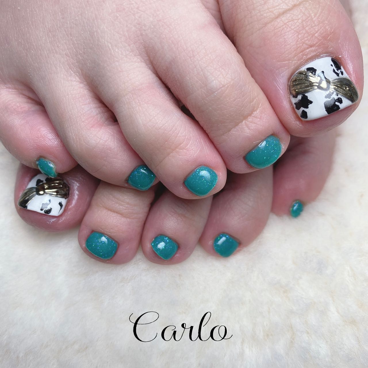 #フットネイル,#ダルメシアンネイル,#リボンネイル,#キラキラネイルのネイルデザイン