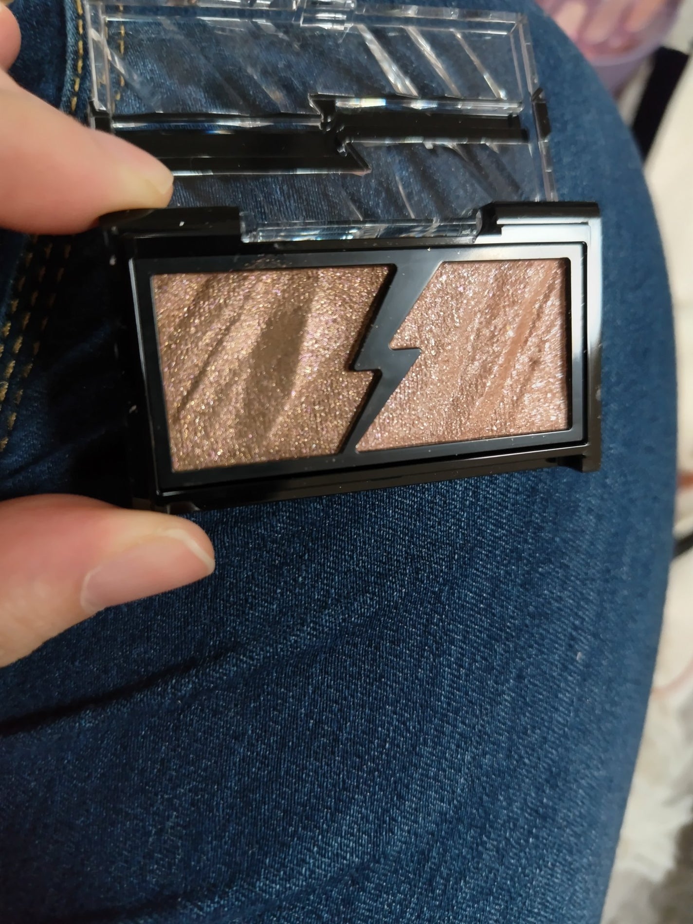 エレクトリックショックアイズ /KATE/アイシャドウパレットを使ったクチコミ(2枚目)