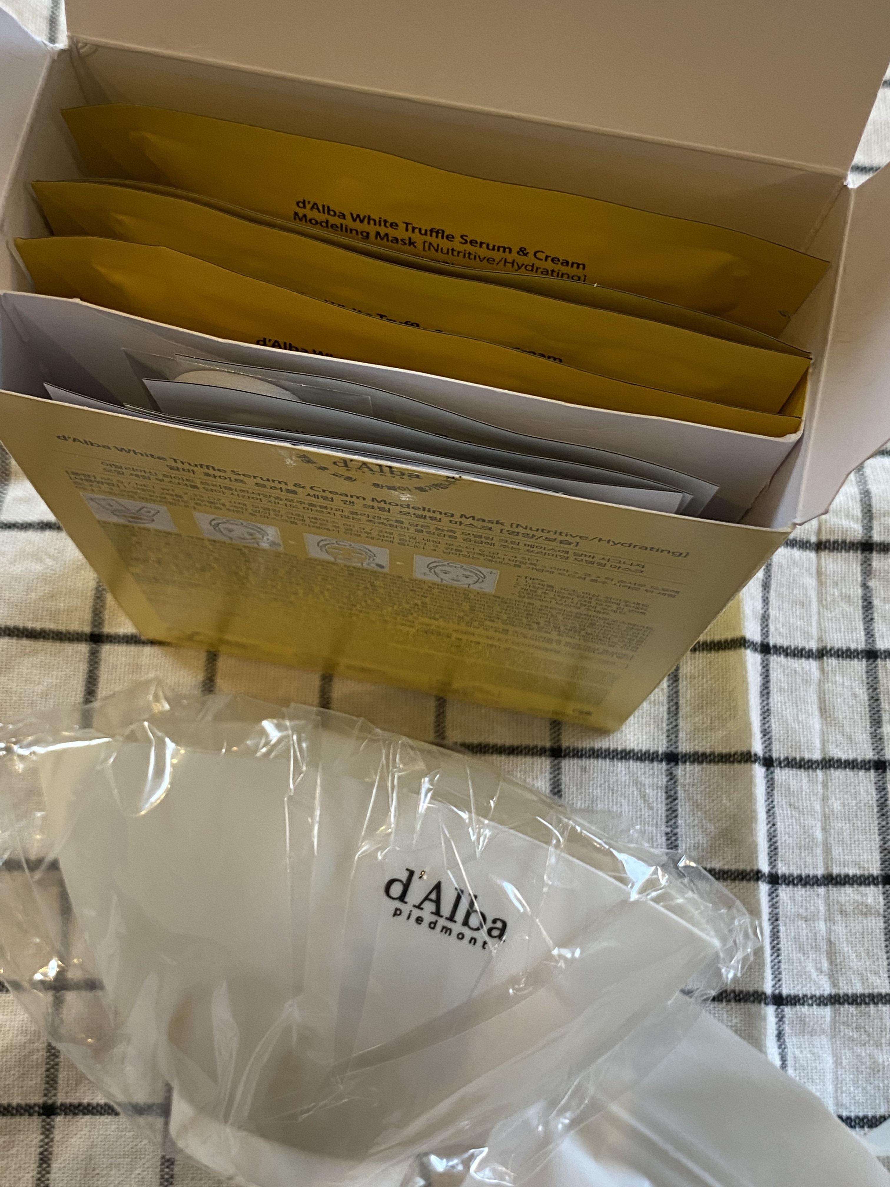 WHITE TRUFFLE SERUM & CREAM MODELING MASK/ダルバ/その他スキンケアを使ったクチコミ（3枚目）