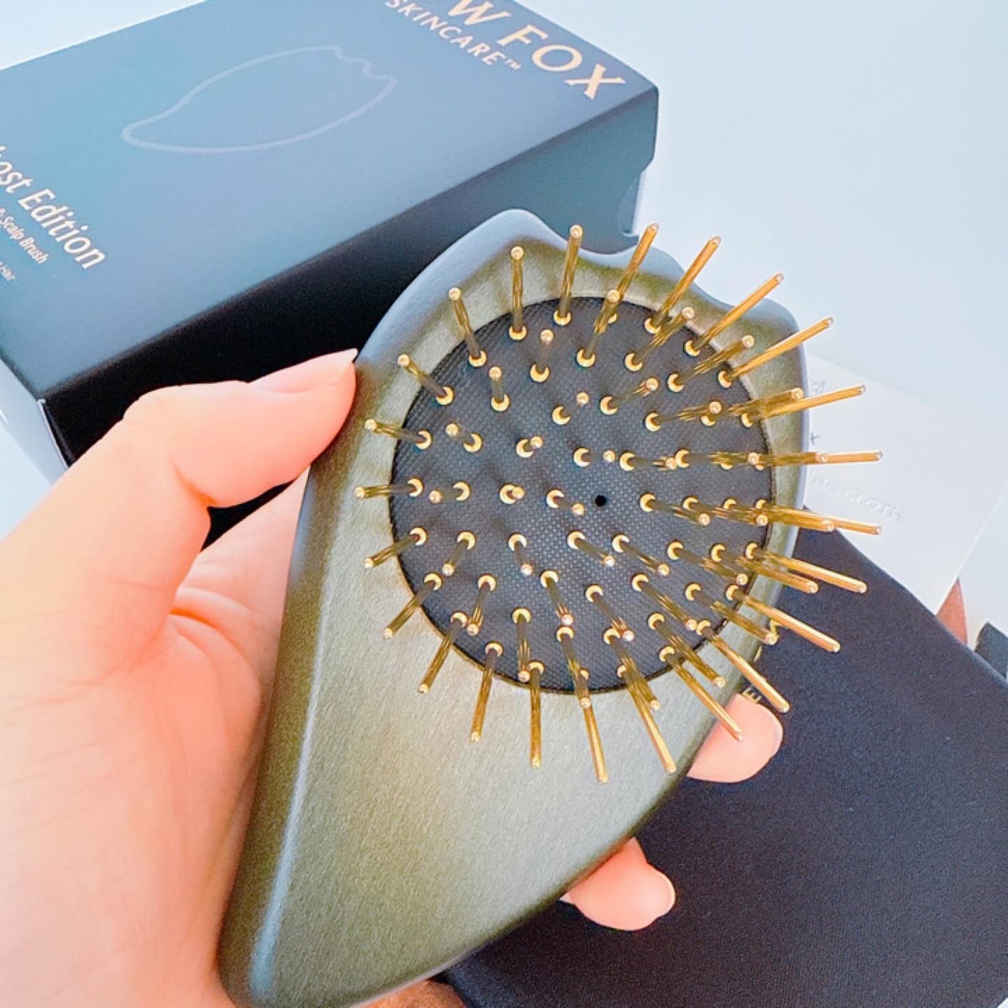 プレミアム FOX カッサ ゴースト ヘアブラシ ブラック/SNOW FOX SKINCARE/ヘアブラシを使ったクチコミ(3枚目)