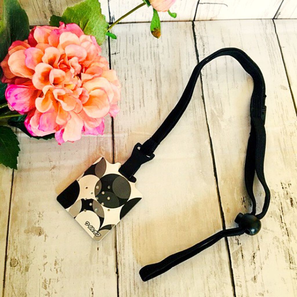 ティーライフ on LIPS 「アルミ袋をハサミで開封し除菌剤を取り出し、ストラップ付のケース..」(4枚目)