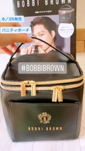 BOBBI BROWN 高機能＆大容量のリュクスなバニティポーチ