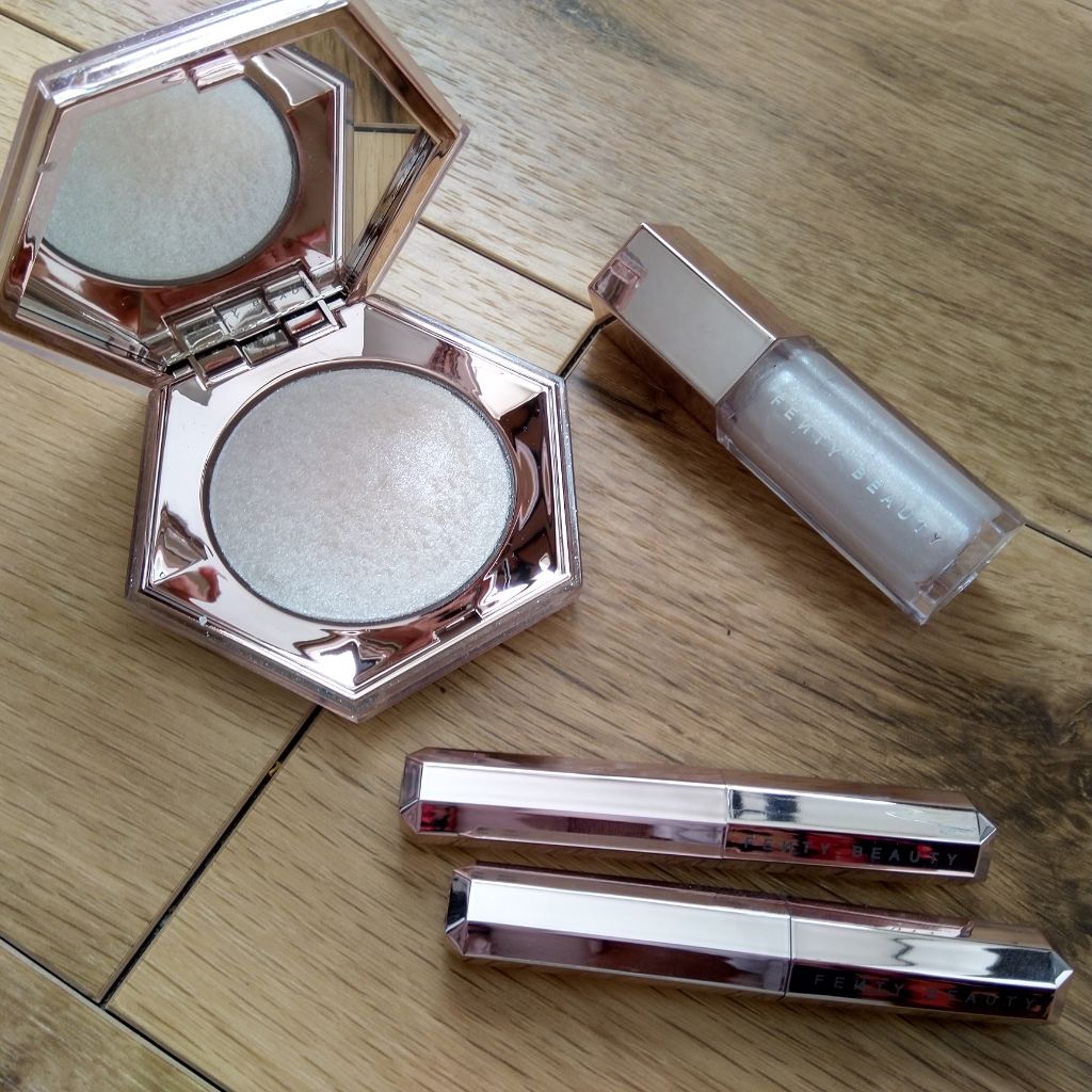 DIAMOND BOMB/FENTY BEAUTY BY RIHANNA/パウダーハイライトを使ったクチコミ(1枚目)