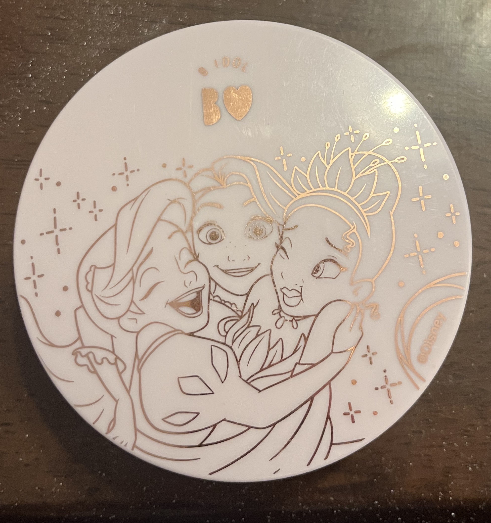 b idol シルクアイスパウダーのクチコミ「使い切りコスメ
b idolシルクアイスパウダー¥1,650

この寒い季節にひんやり？パウダ.....」（1枚目）