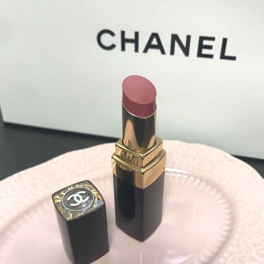 CHANEL
ルージュ ココ フラッシュ／90 ジュール

ハンドクリームの限定品の香りが気になってお店に立ち寄った時にふと目に止まった90番
店内空いていたのでTUして頂きビックリするくらい自分の肌色