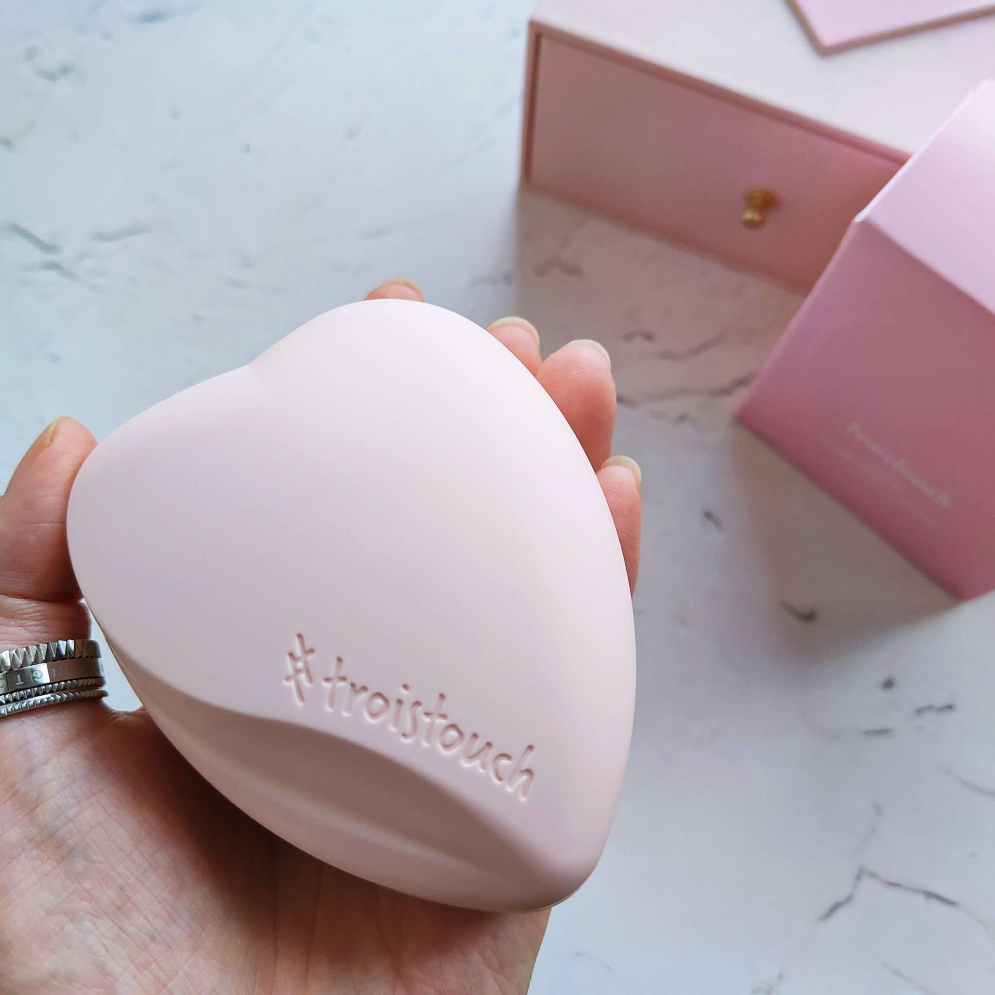 トワタッチ ハートクッション グロウメッシュ/troistouch/クッションファンデーションを使ったクチコミ（1枚目）