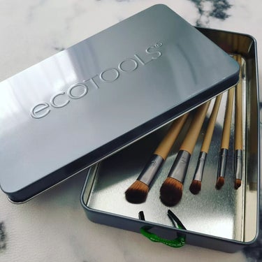 EcoTools Daily Defined Eye Brush Set, 5 Piece Set & Storage Trayのクチコミ「＜Eco Tools エコ ツールズ デイリー アイメイク ブラシキット * ③ *＞を愛用中.....」（1枚目）