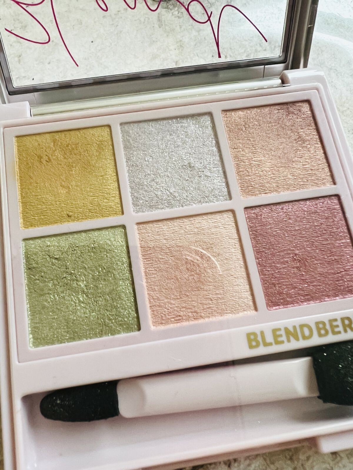 オーラクリエイション 105 ゴールデンキウイ&スウィートピンク(限定カラー)/BLEND BERRY/アイシャドウパレットを使ったクチコミ（3枚目）