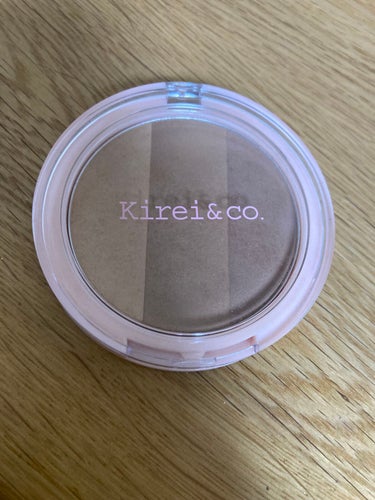 Kirei&co. 3カラーシェーディングパレットのクチコミ「Kirei&co.　3カラーシェーディングパレット　

今回は、Kirei&co.というワンコ.....」（1枚目）