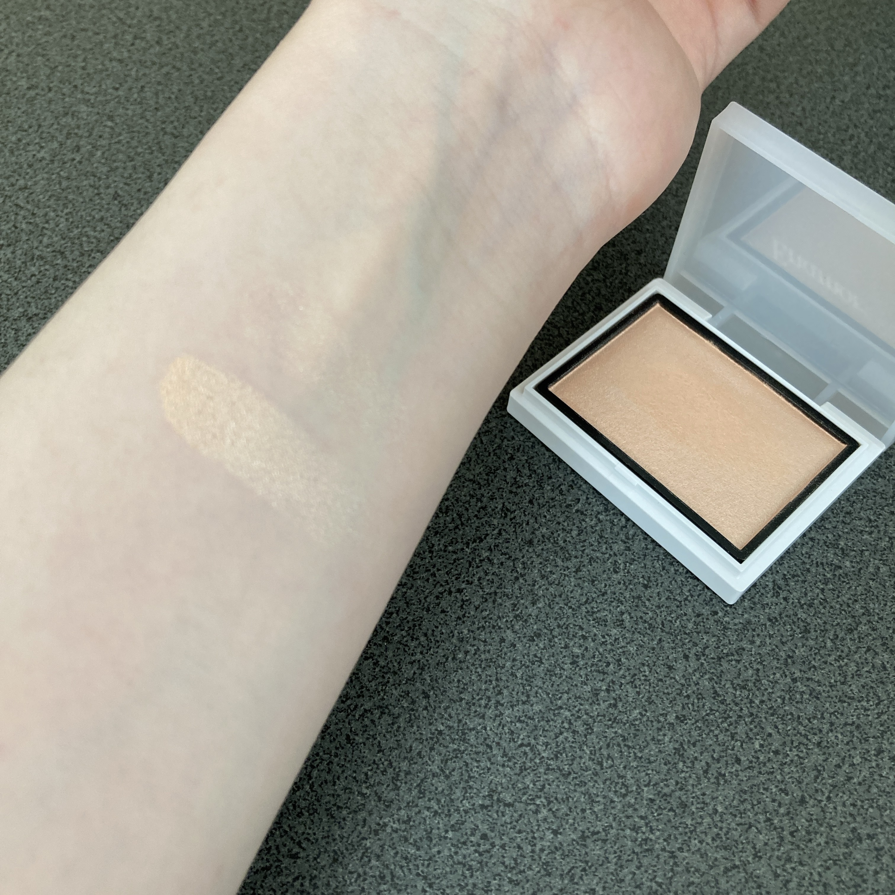 Enamor ジュエリーグロウハイライター 01 シャンパンクウォーツ/Enamor/パウダーハイライトを使ったクチコミ（3枚目）