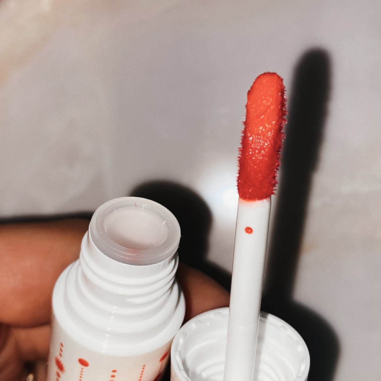 アンドバイロムアンド　グラッシーボムティント/&nd by rom&nd/リップティントを使ったクチコミ（2枚目）