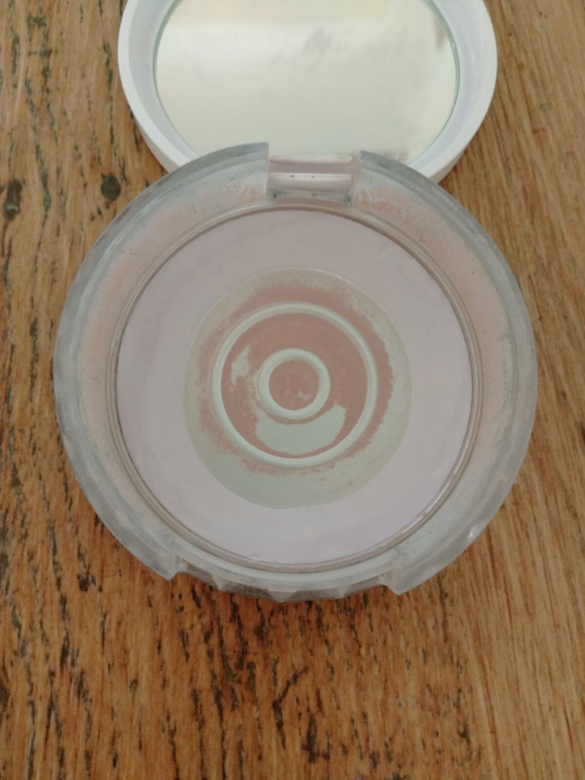 UVクリアフェイスパウダー/CEZANNE/プレストパウダーを使ったクチコミ（2枚目）