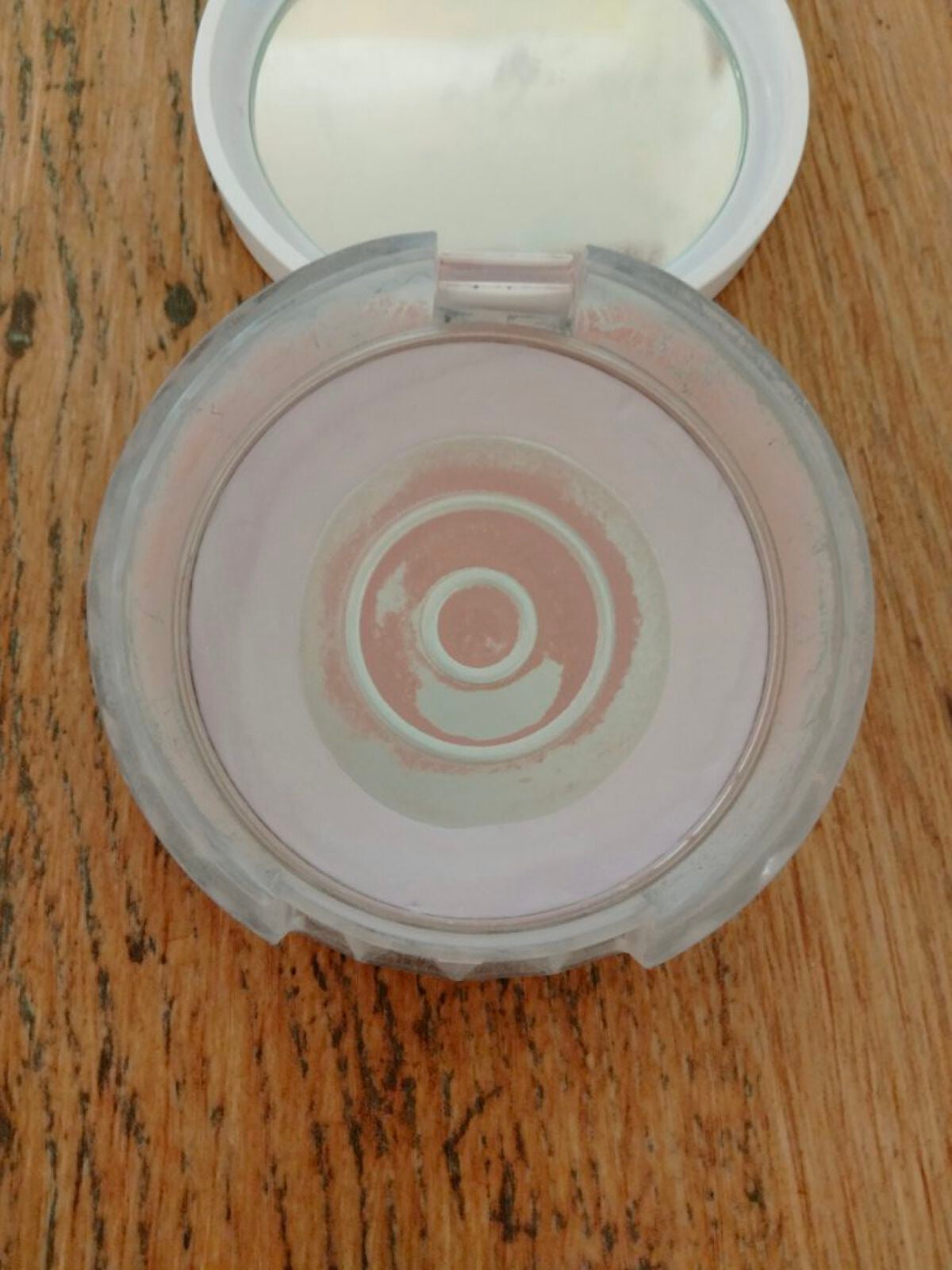 UVクリアフェイスパウダー/CEZANNE/プレストパウダーを使ったクチコミ(2枚目)