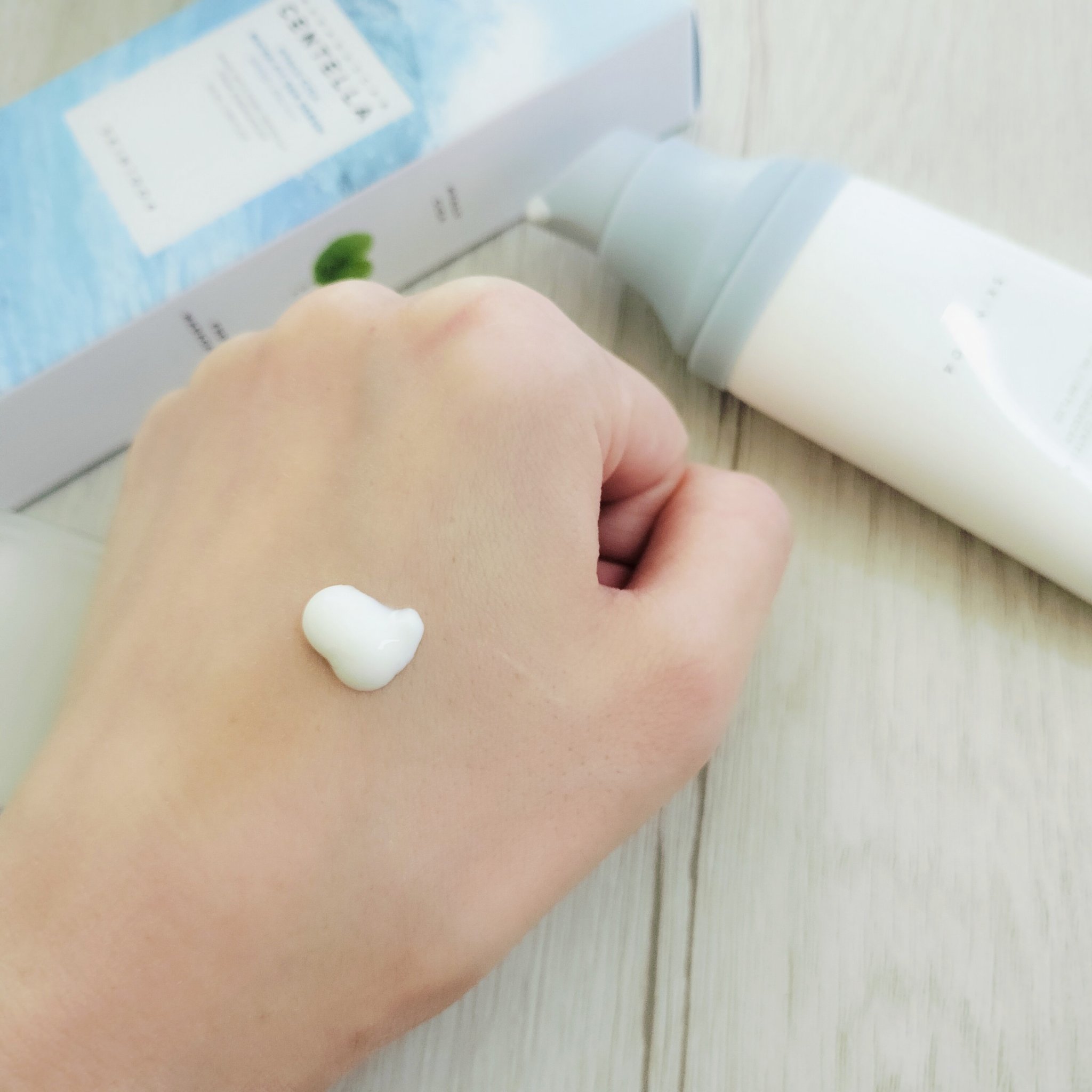 ヒアルーシカ ウォーターフィット サンセラム/SKIN1004/日焼け止めローションを使ったクチコミ（3枚目）