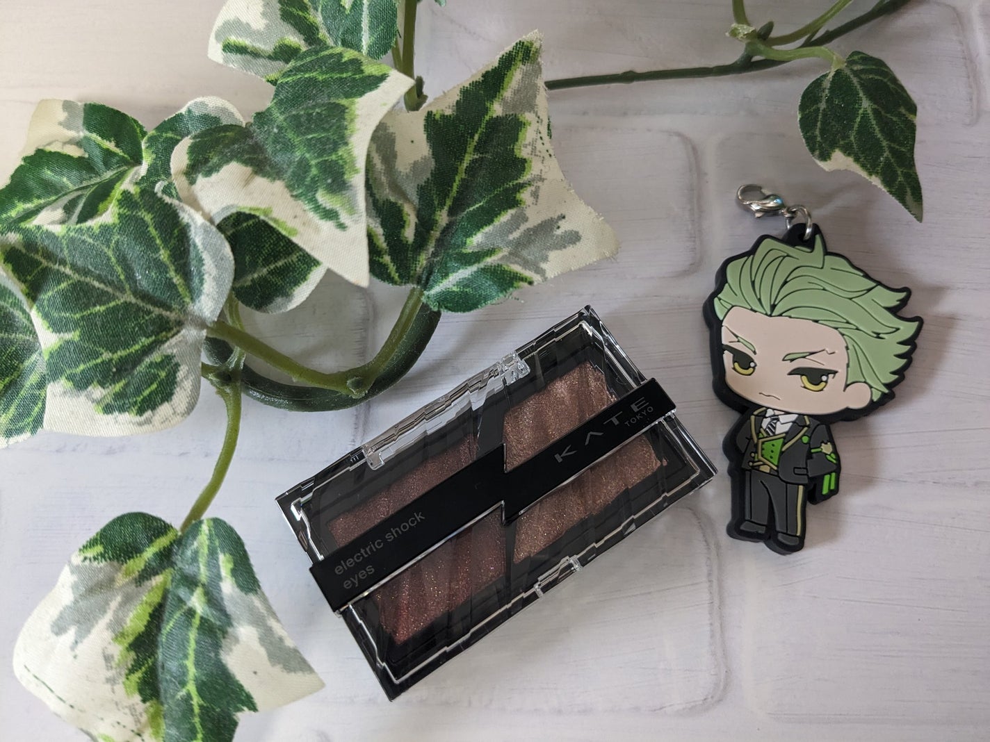 エレクトリックショックアイズ /KATE/アイシャドウパレットを使ったクチコミ(1枚目)