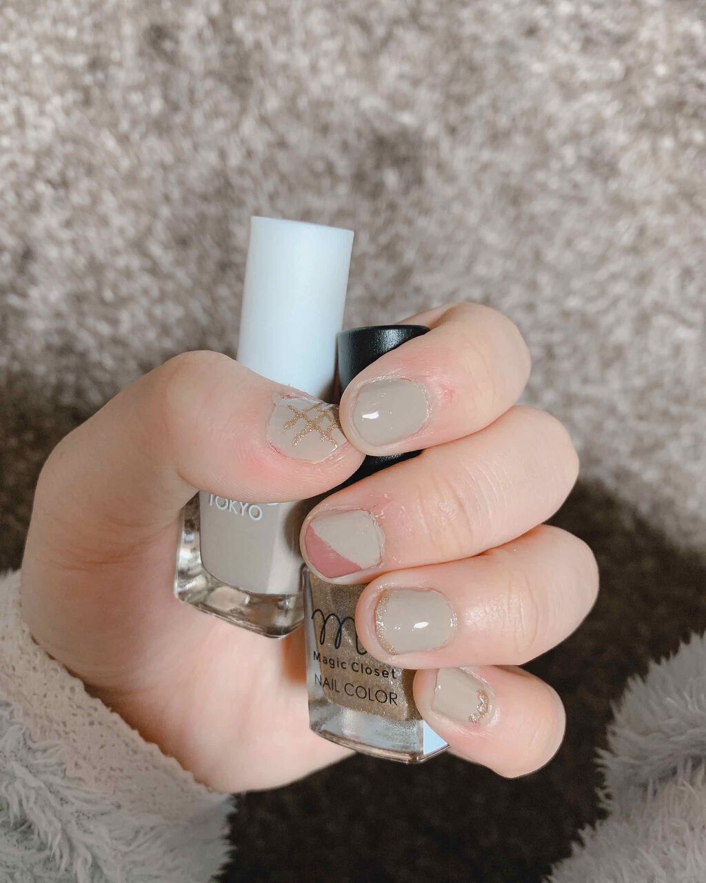 💅Tokyo Gene(DAISO)
#3ベージュ、#1ダスティーローズ

○
色んな色がある
コスパが良いから私みたいに1日でネイルをOFFにする人にとってはありがたい

×
乾きが遅い
色むらが出やすい
(画像は2度塗り)


💅M